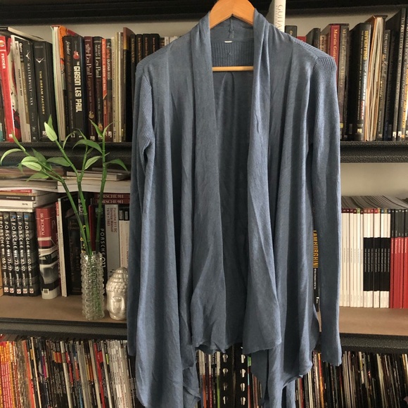 Lululemon Universal Wrap - Picture 5 of 16